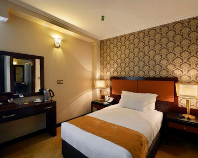 هتل اسپیناس بلوار تهران 63