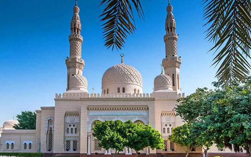 مسجد جمیرا از جای دیدنی شهر دبی با قدمت تاریخی