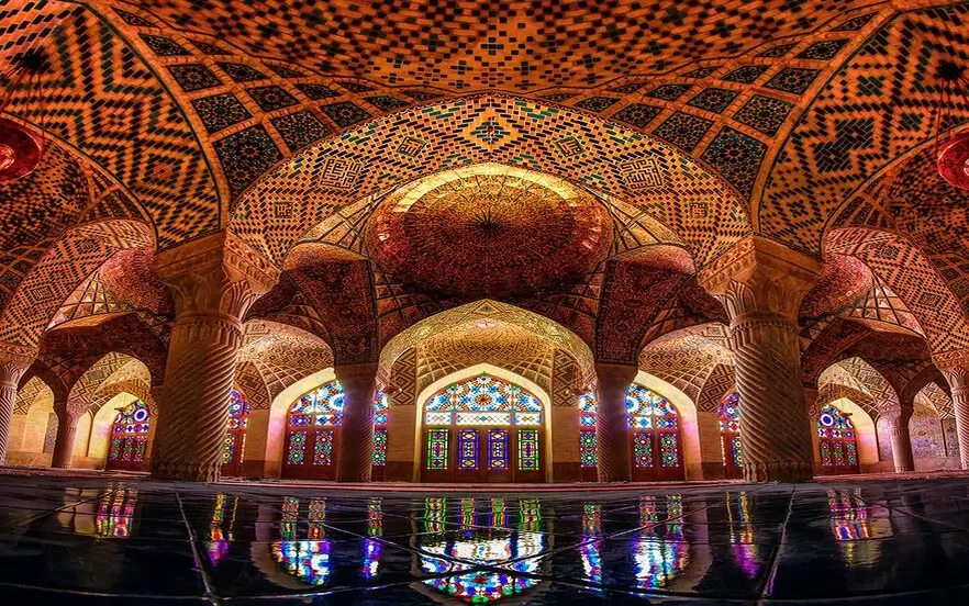نمای داخلی مسجد نصیرالملک