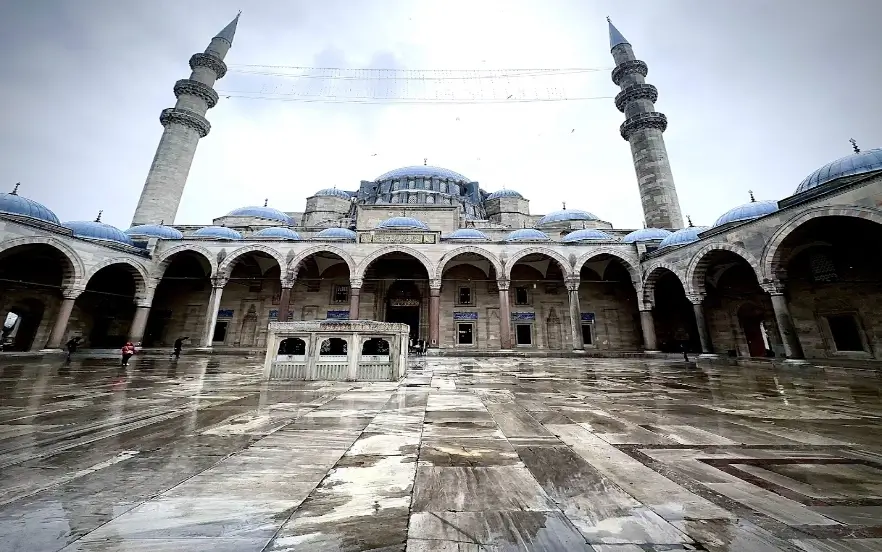 مسجد رستم پاشا از جاذبه های رایگان استانبول