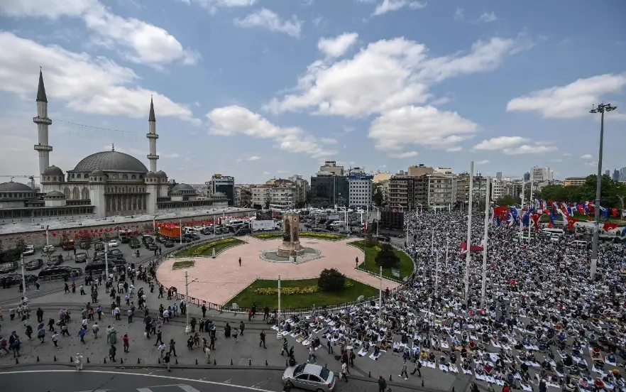 میدان تکسیم استانبول با جاذبه های رایگان