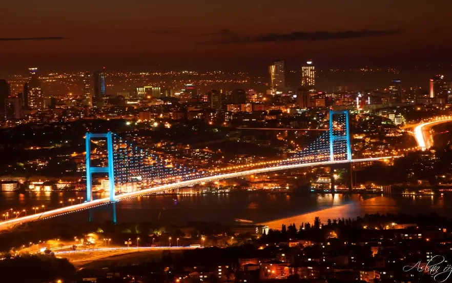 نمای کلی از استانبول در شب