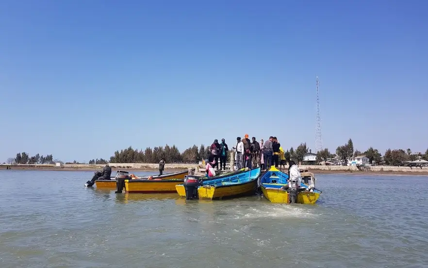 جزیره آشوراده و مردم آماده قایقرانی