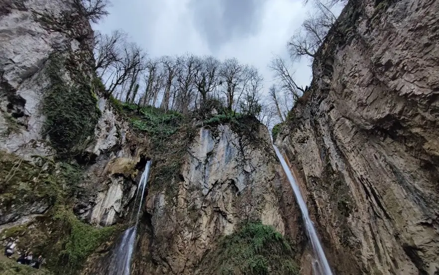 آبشار زیارت در روستای زیارت