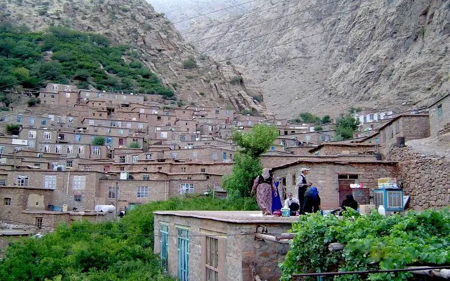 معماری پلکانی و سنگی روستای هجیج