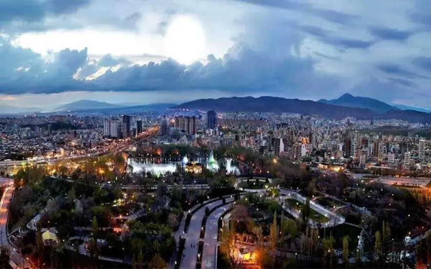 سفر به تبریز، نمایی از کل شهر در غروب