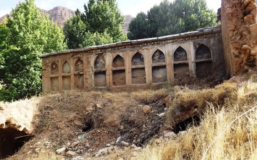 مخروبه قلعه روستای قلات