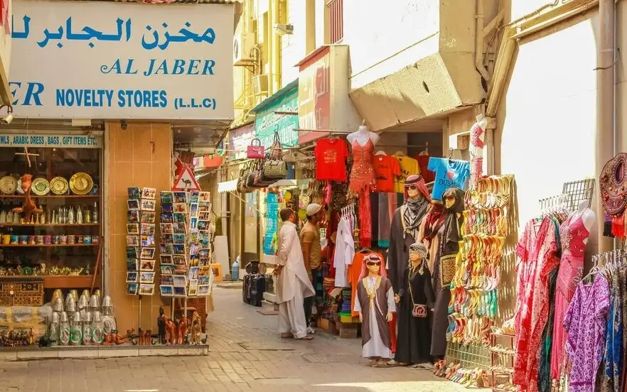 خرید سوغاتی از بازار دیره