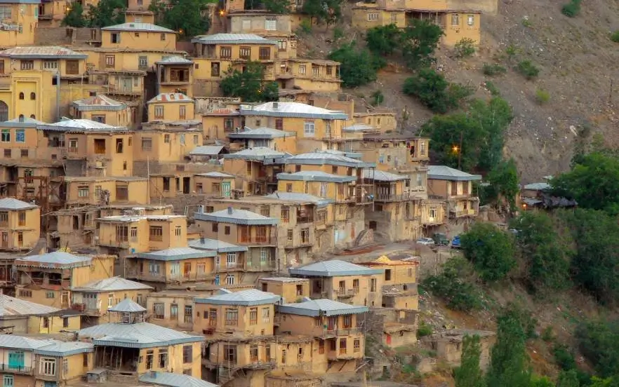 روستای کنگ از جاهای دیدنی مشهد در فصل پاییز