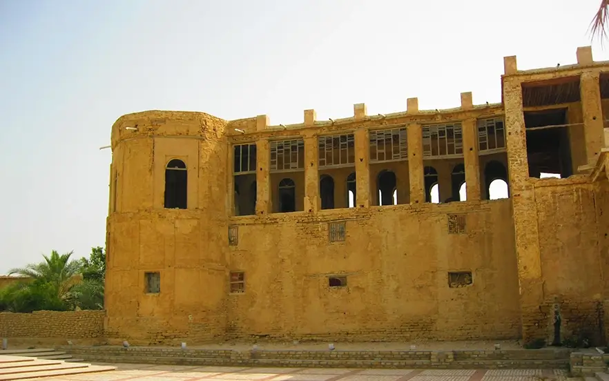 معماری بیرونی عمارت ملک