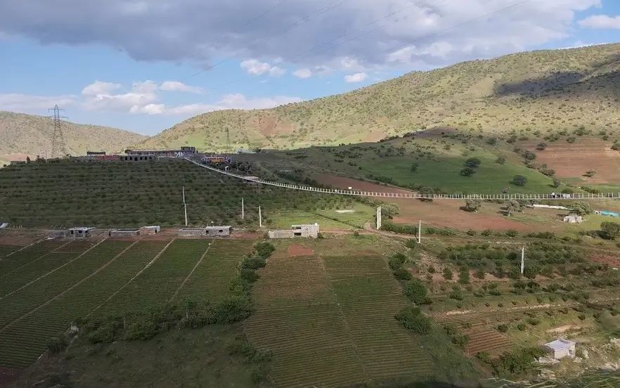 نمای دور از پل نگل