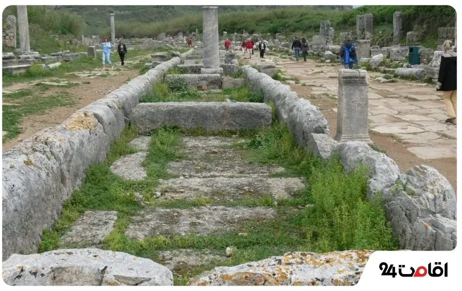 آب انبارها و کلیساها (Basilica/Churches)