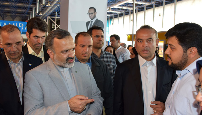 بازدید استاندار خراسان رضوی از غرفه اقامت ۲۴ در بیستمین نمایشگاه کامپیوتر مشهد